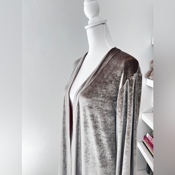 Chaser grey velvety duster size small - Picture 3 of 14